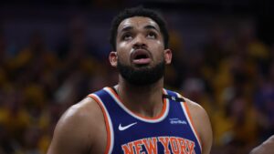 Knicks' Karl-Anthony Towns returning after apparent knee injury a 'good sign,' will be evaluated ahead of Game 5