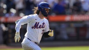 Mets place Jesse Winker on 10-day IL with right oblique strain