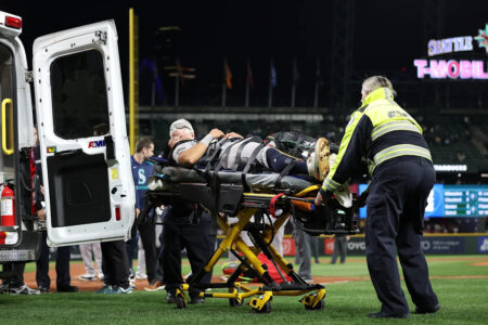 Yankees’ Oswaldo Cabrera taken off field in ambulance after brutal ankle injury in win over Mariners