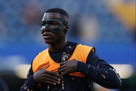 Why is Moises Caicedo wearing a mask for Chelsea against Man Utd?