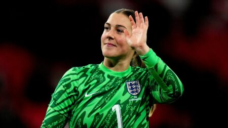 Why has Mary Earps retired from the England national team?