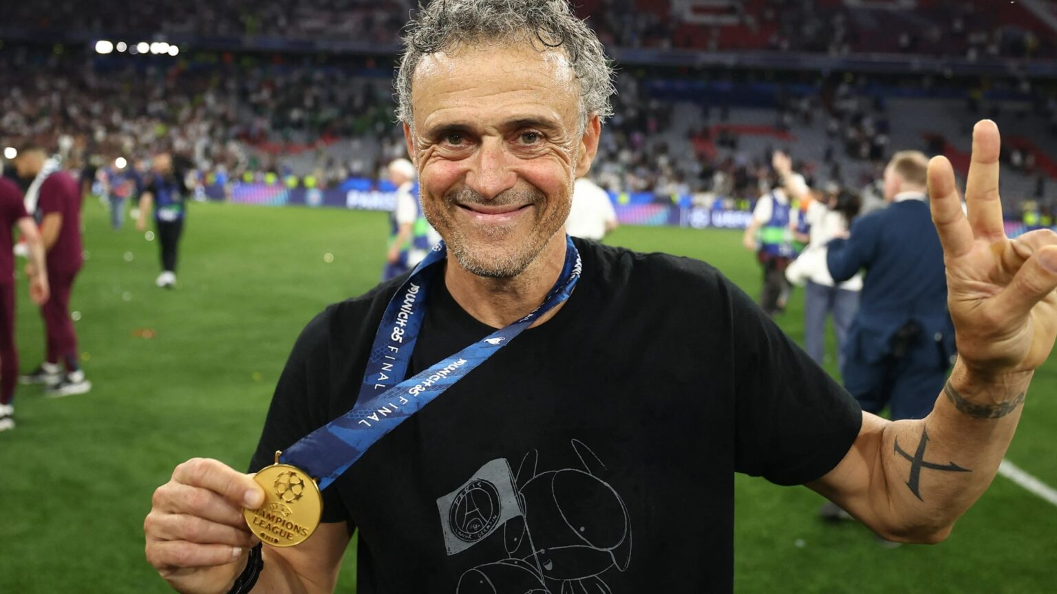 Luis Enrique in emotional tribute to daughter Xana, who died from cancer aged nine, after winning Champions League