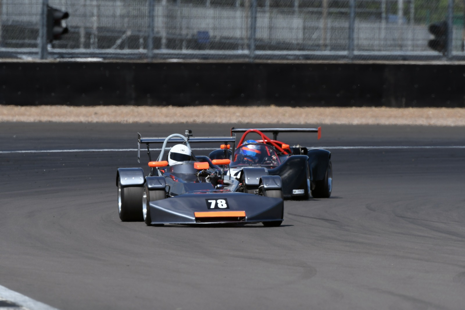 Cowley was unable to stay with Dawe's Clubmans machine in 750 Formula