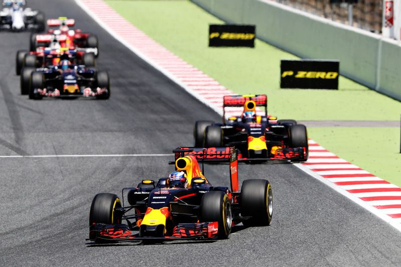 Red Bull's strategy for Ricciardo backfired, sending him from first to fourth