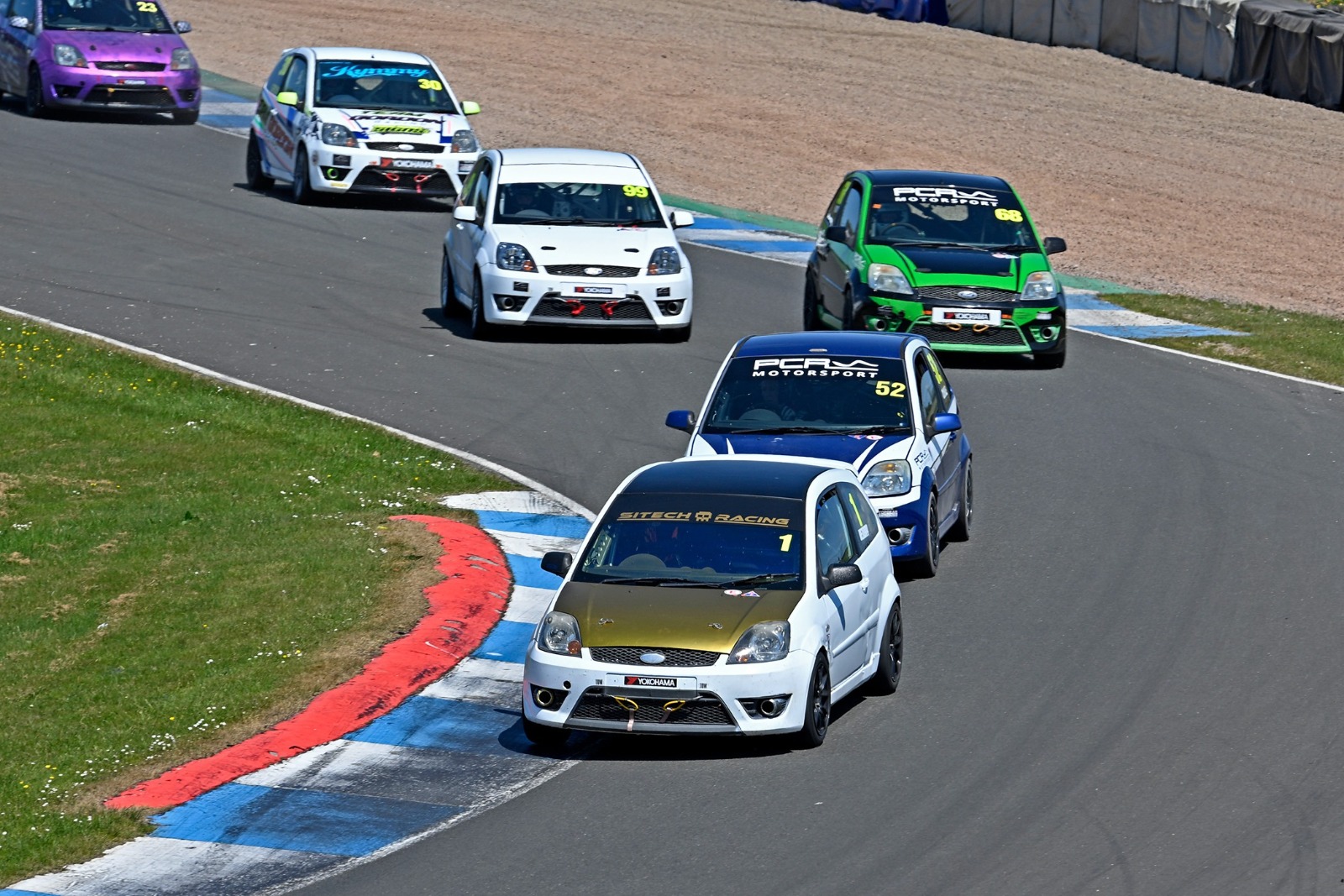 Reigning champion Hendry maintained his unbeaten start to Scottish Fiesta campaign