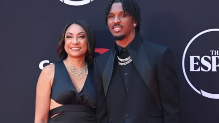 Jayden Daniels called ‘mama’s boy’ after bringing mom to romantic date night