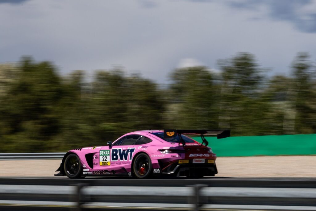 Auer dominates to win opener from Engel