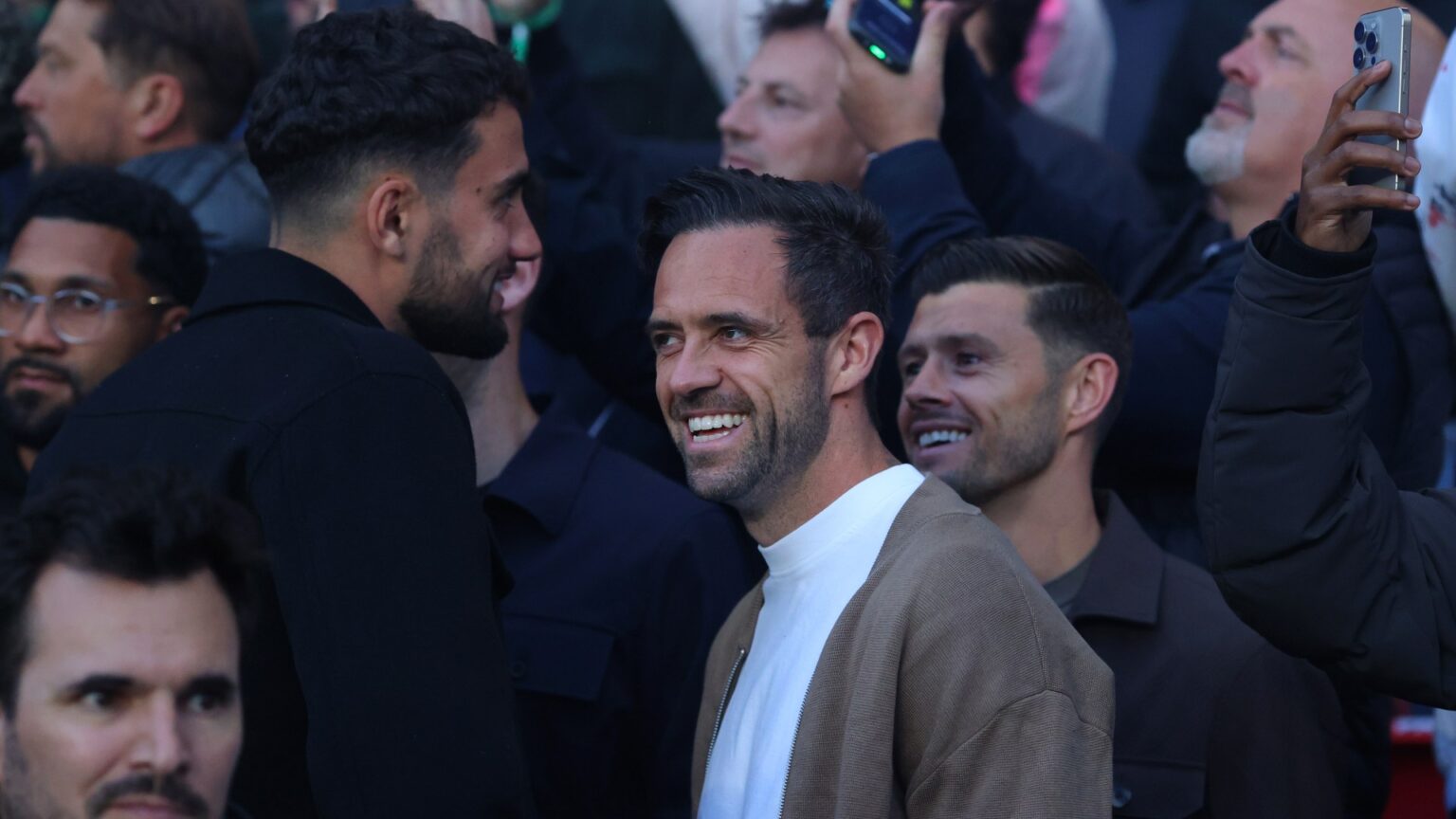 Four Premier League stars from Arsenal rivals surprisingly spotted in crowd watching their clash with PSG