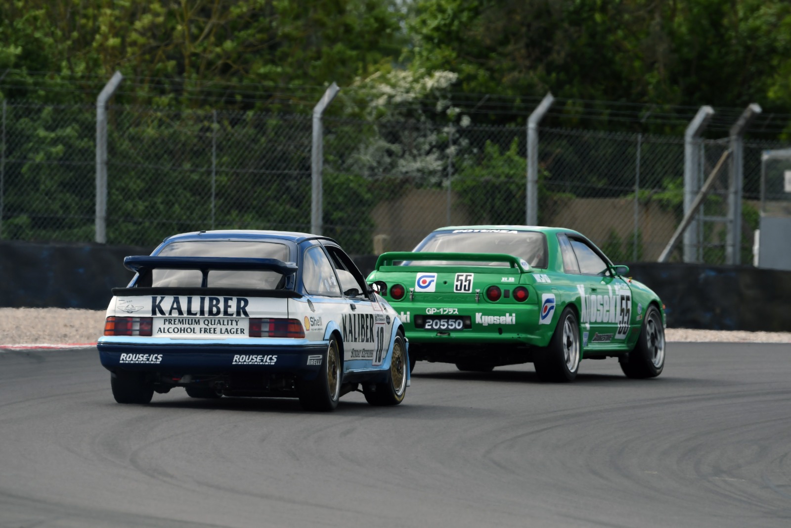 Thomas (l) and Middlehurst had a fantastic Historic Touring Car Challenge scrap