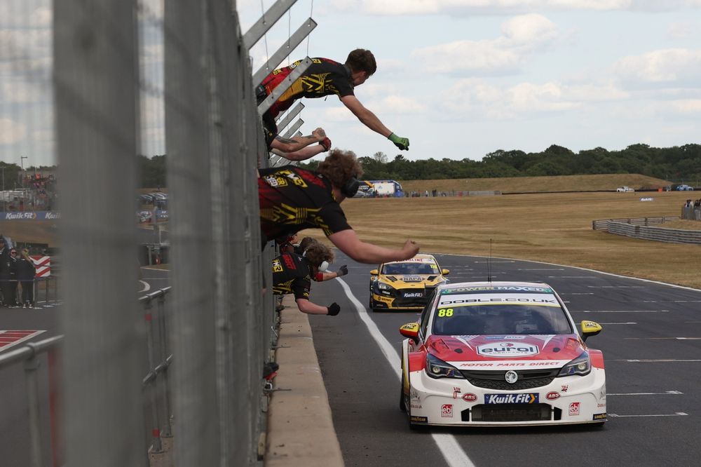 While Doble denied Sutton a win, he didn't prevent the four-time champion extending his points lead
