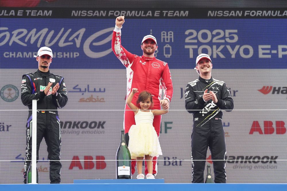 Podium: Race winner Oliver Rowland, Nissan Formula E Team, second place Pascal Wehrlein, TAG Heuer Porsche Formula E Team, third place Dan Ticktum, Kiro Race Co