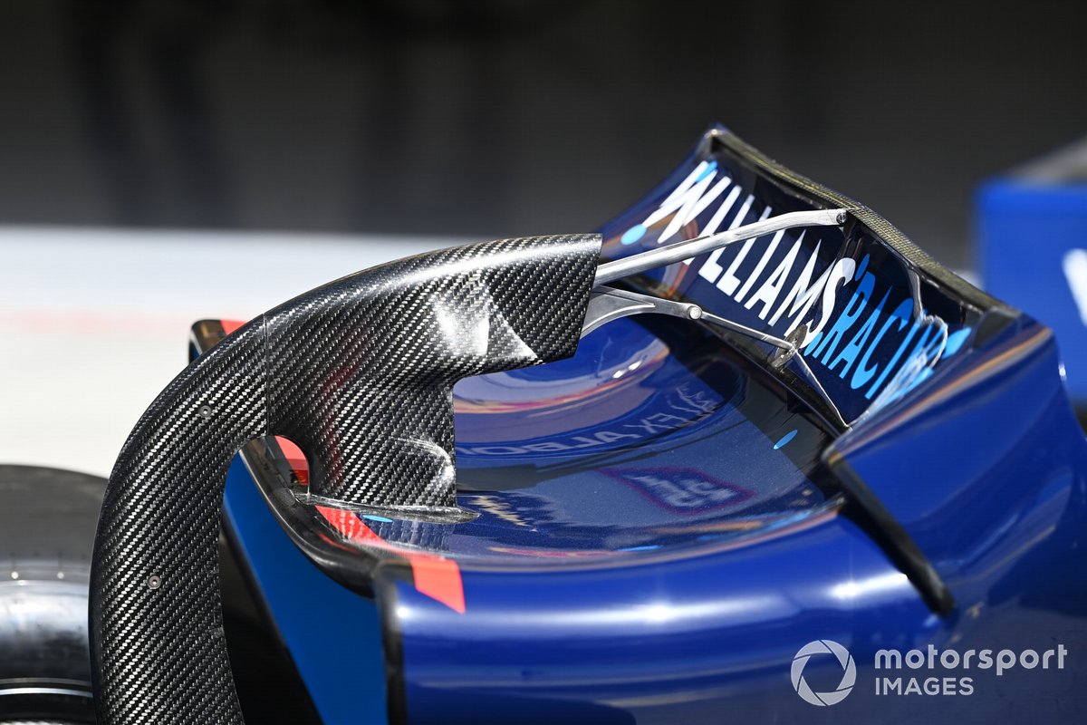 Rear wing and DRS actuator on the Williams FW44