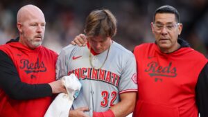 Reds’ Tyler Callihan breaks his forearm trying for catch on inside-the-park homer