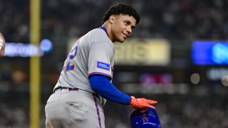 Juan Soto greeted with standing jeer in Yankee Stadium return, then touches heart with helmet