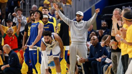 2025 NBA Playoffs notes: Karl-Anthony Towns injures hand, Curry’s return, Porzingis’ illness