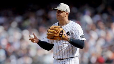 Yankees place Fernando Cruz on injured list with right shoulder inflammation