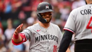 With dad on hand, Kody Clemens homers in 1st game at Fenway Park to lead Twins past Red Sox 4-3