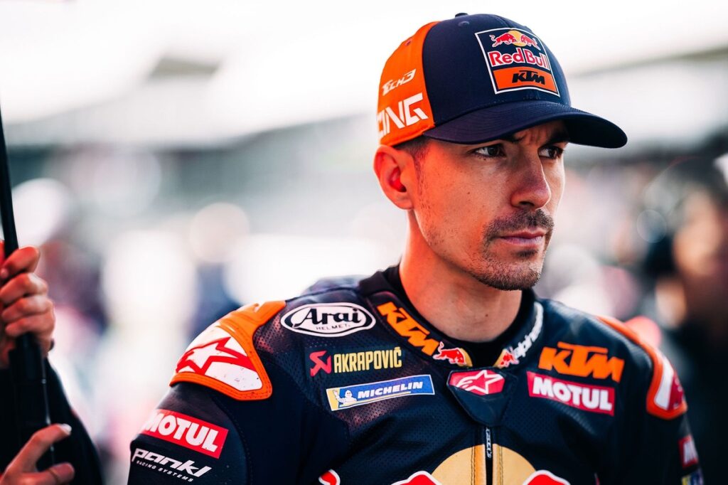 Vinales’s visit to KTM headquarters shows contrast in mood with Acosta