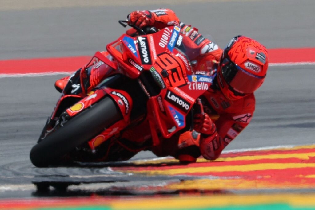 Marc Marquez dominates main race with textbook performance