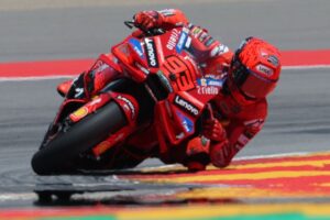 Marc Marquez dominates main race with textbook performance
