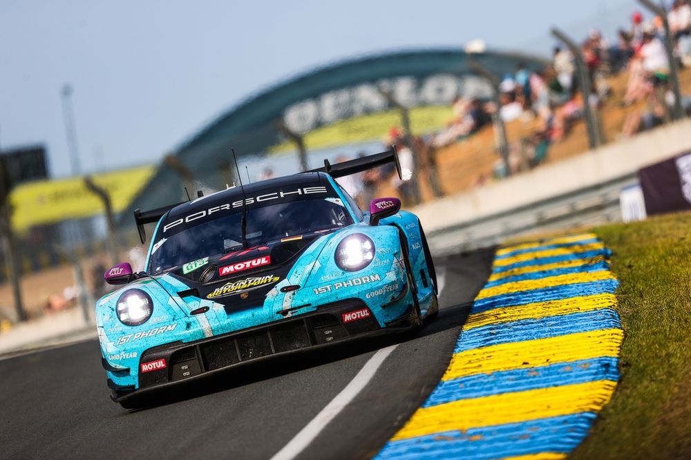 #92 Manthey 1st Phorm Porsche 911 GT3 R LMGT3: Ryan Hardwick, Riccardo Pera, Richard Lietz