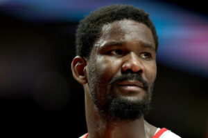 Deandre Ayton reportedly finalizing buyout with Trail Blazers, will become a free agent