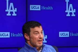 Shaikin: The Giants just made a big trade. Will the Dodgers make one of their own?