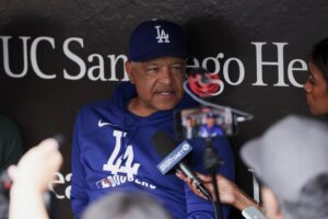 Hernández: Dodgers manager Dave Roberts is always the calm center during the storm