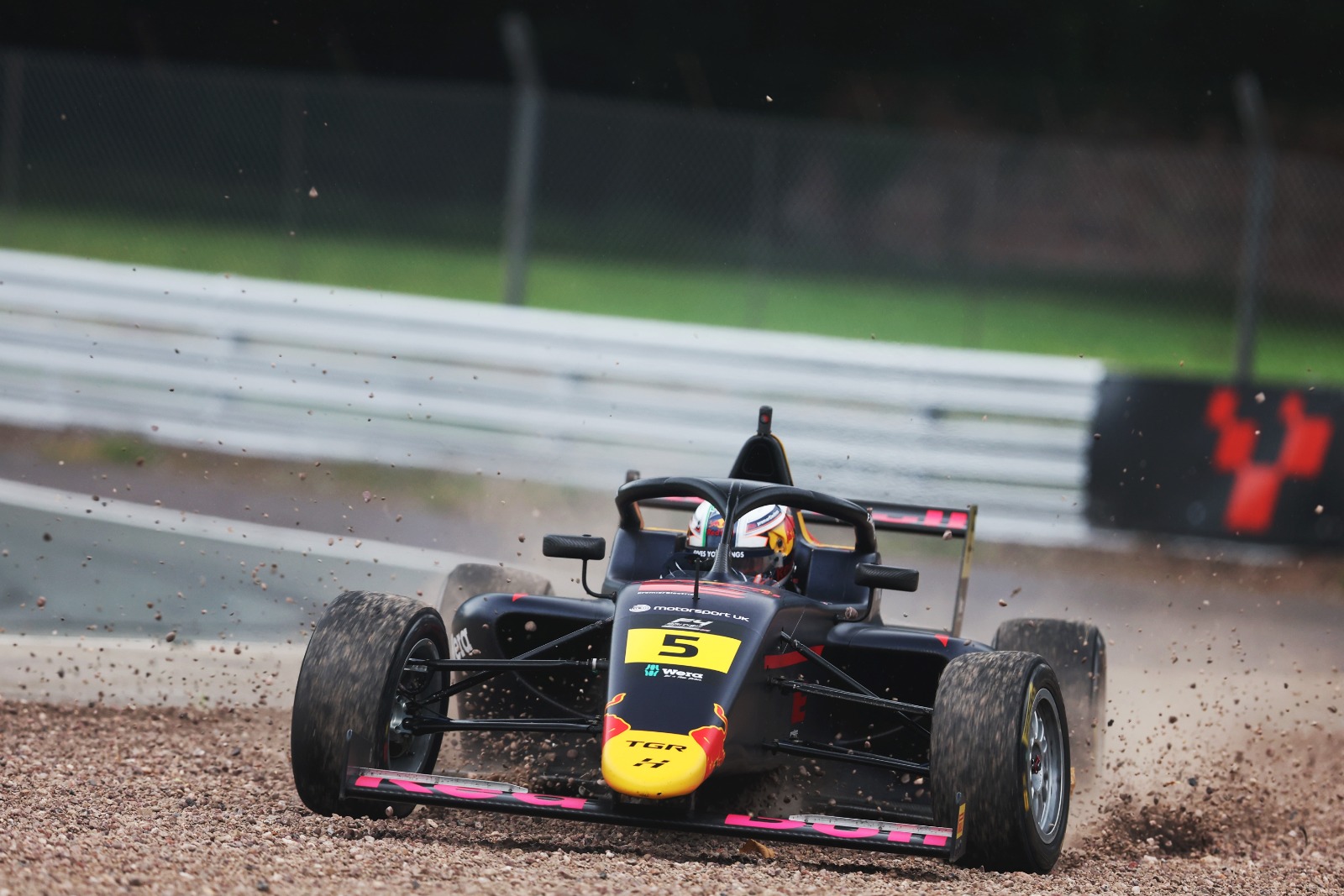 Despite his Lodge off, McLaughlin still left Oulton as new F4 table topper