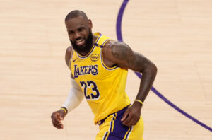 LeBron James and the Lakers: Breaking down his future in L.A., championship chances, trade possibilities and next contract