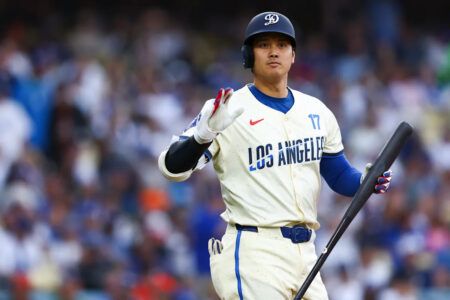 Shohei Ohtani hits 2 HR, Clayton Kershaw pitches 7 scoreless innings as Dodgers regain 1st place over Giants