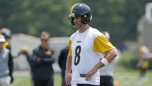 Steelers legend Ben Roethlisberger predicts Packers icon Aaron Rodgers has a year left in the tank