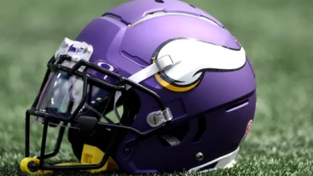 Dolphins-Vikings potential blockbuster trade sends  million veteran back to NFC