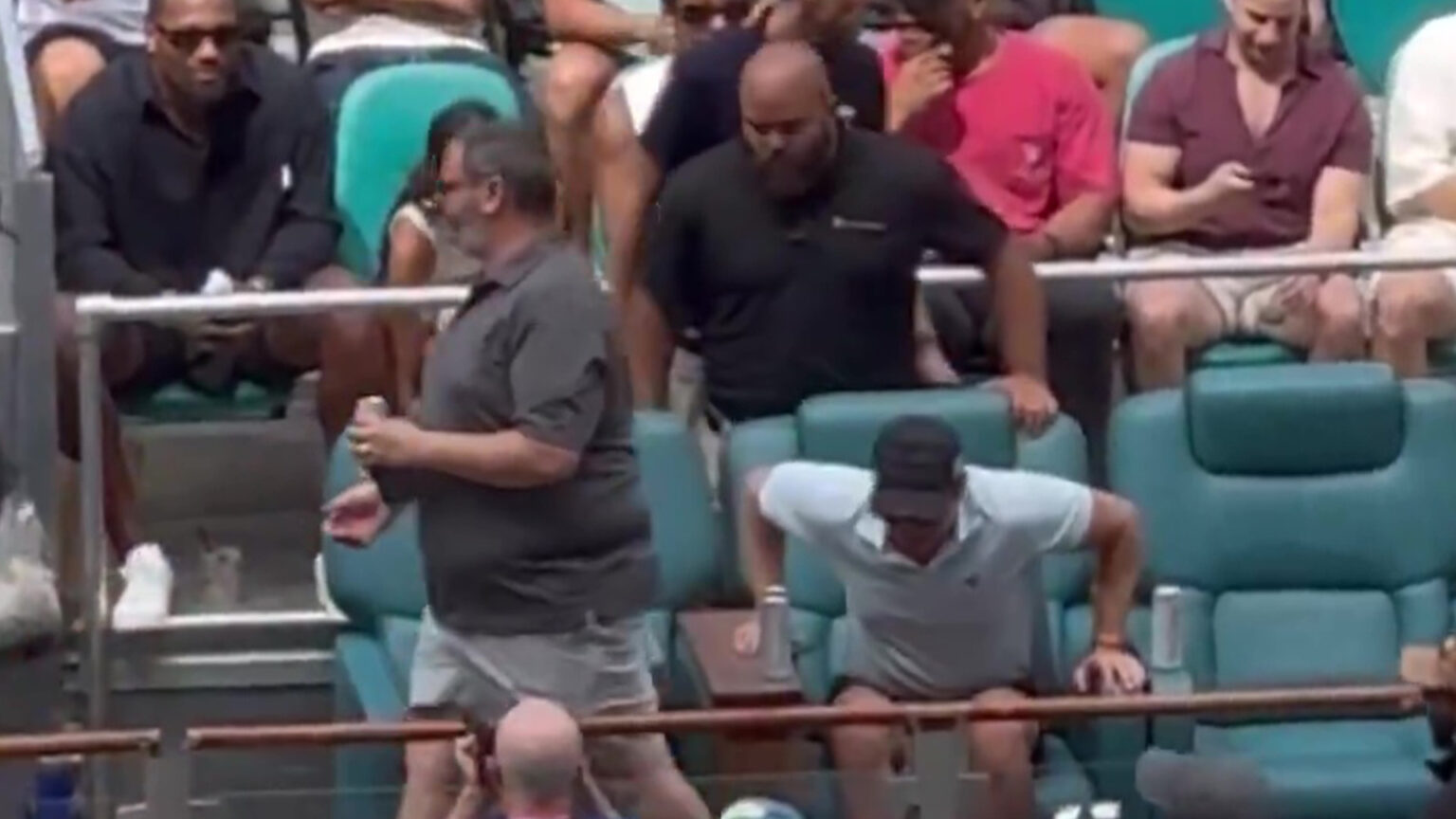 Moment two Miami Open spectators sitting in VIP seats get kicked out after being confronted by ‘upset’ tennis star