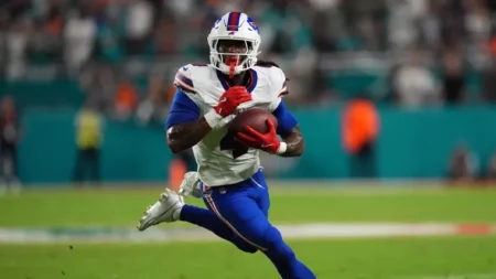 NFL insider makes bold promise regarding Buffalo Bills running back James Cook contract


                    


    James Cook's long-term future with the Buffalo Bills is up in the air, but one insider is extremely confident he won't get a certain amount of money

                
                
                    
    
    Jarrett Bailey

    •