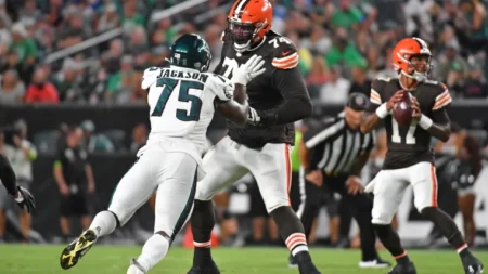 Browns star drops 20 pounds, still weighs 374 to take over huge new role