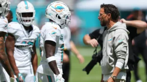 Dolphins coach Mike McDaniel has hilarious reaction to Tyreek Hill, Noah Lyles drama