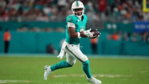 Dolphins’ Jonnu Smith trade talks with Steelers intensify day after agent seemingly shut idea down