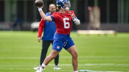 New York Giants legend calls team’s potential QB strategy ‘stupid’