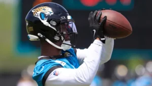 Ravens predicted to pair Travis Etienne with Derrick Henry if Jaguars cut ties