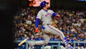 SEE IT: Mets, Juan Soto stay loose with game of bottle flip in win over Dodgers
