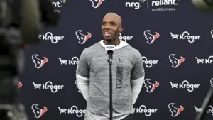 Texans sign controversial 1st-round pick making NFL comeback after 3 seasons away