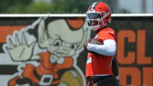 Colin Cowherd throws serious shade at Shedeur Sanders after series of bad decisions


                    


    The Cleveland Browns quarterback has been pulled over twice this month, and Fox Sports Radio host Colin Cowherd hit him with some brutal honesty.

                
                
                    
    
    Jarrett Bailey

    •
