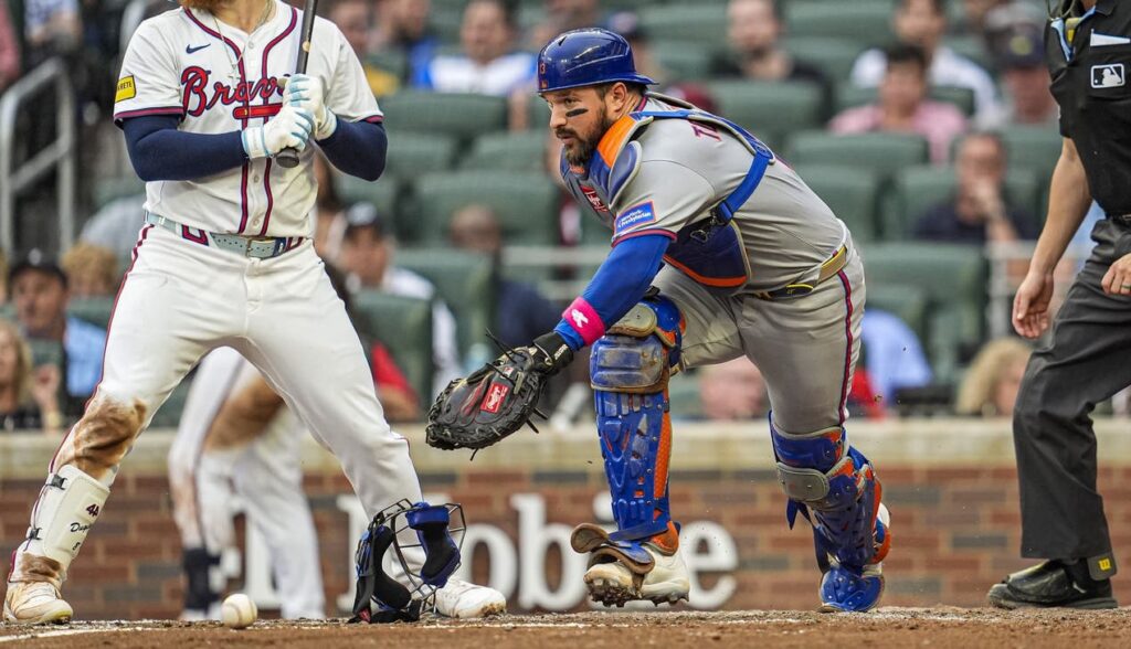 Luis Torrens makes strange, costly errors as Mets catchers continue to struggle