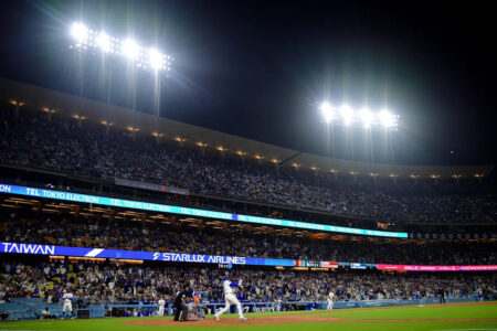 Dodger Stadium fan shows some impressive speed in ‘idiot on the field’ appearance at Mets-Dodgers