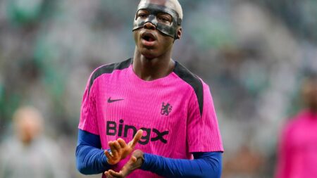 Why is Chelsea midfielder Moises Caicedo wearing a mask?