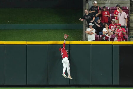 Reds’ TJ Friedl robs late game-tying home run to stun Brewers, end Milwaukee’s win streak
