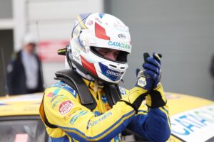 Rowbottom triumphs in hard-fought final race