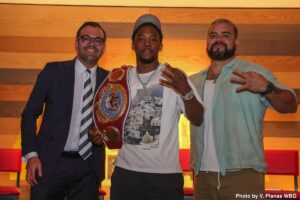 Davis vs. De Los Santos: Start Time, Where to Watch, Venue & Full Fight Card