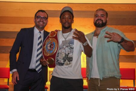 Davis vs. De Los Santos: Start Time, Where to Watch, Venue & Full Fight Card